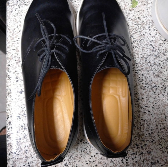 Shoes - Picture 2 of 6